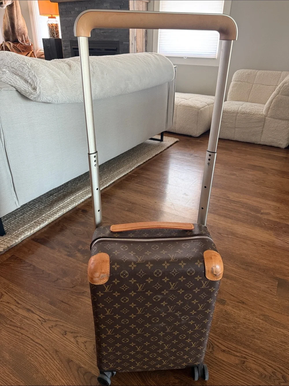 Louis Vuitton Horizon 50 Monogram Spinner Carry-On in Brown and Tan